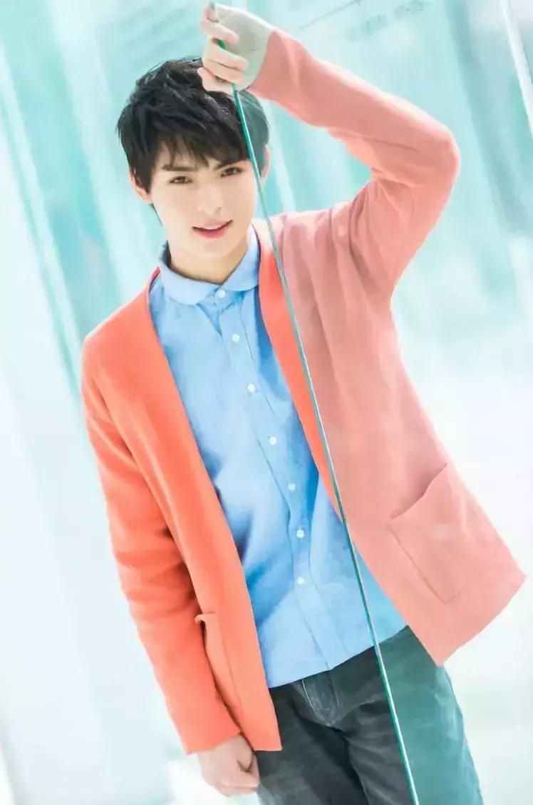 王皓轩宋继扬李泊文拍陈情令花絮,王皓轩沙海陈情令反差