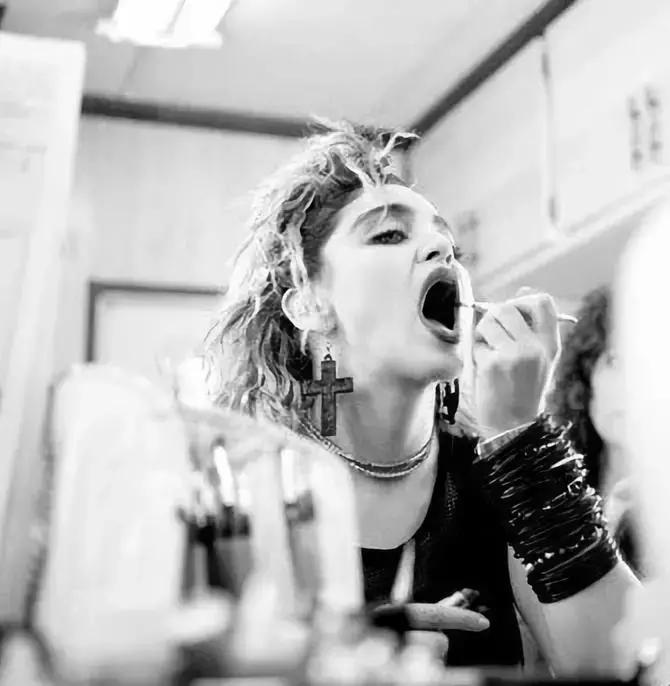 已经步入花甲之年,已进入了花甲之年