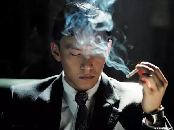 沉迷美色无法自拔,沉溺于美色不能自拔