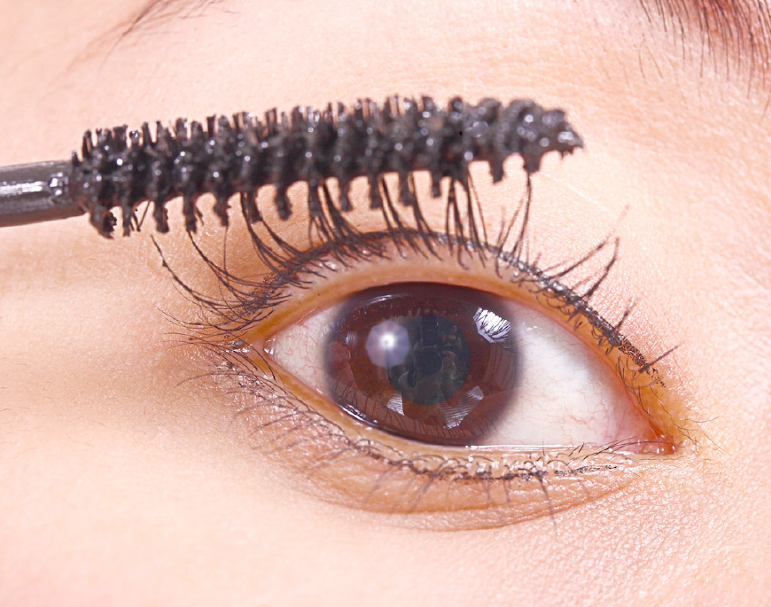 摔碎的粉饼、断掉的口红不要扔，化妆品“破镜重圆”之术很简单！