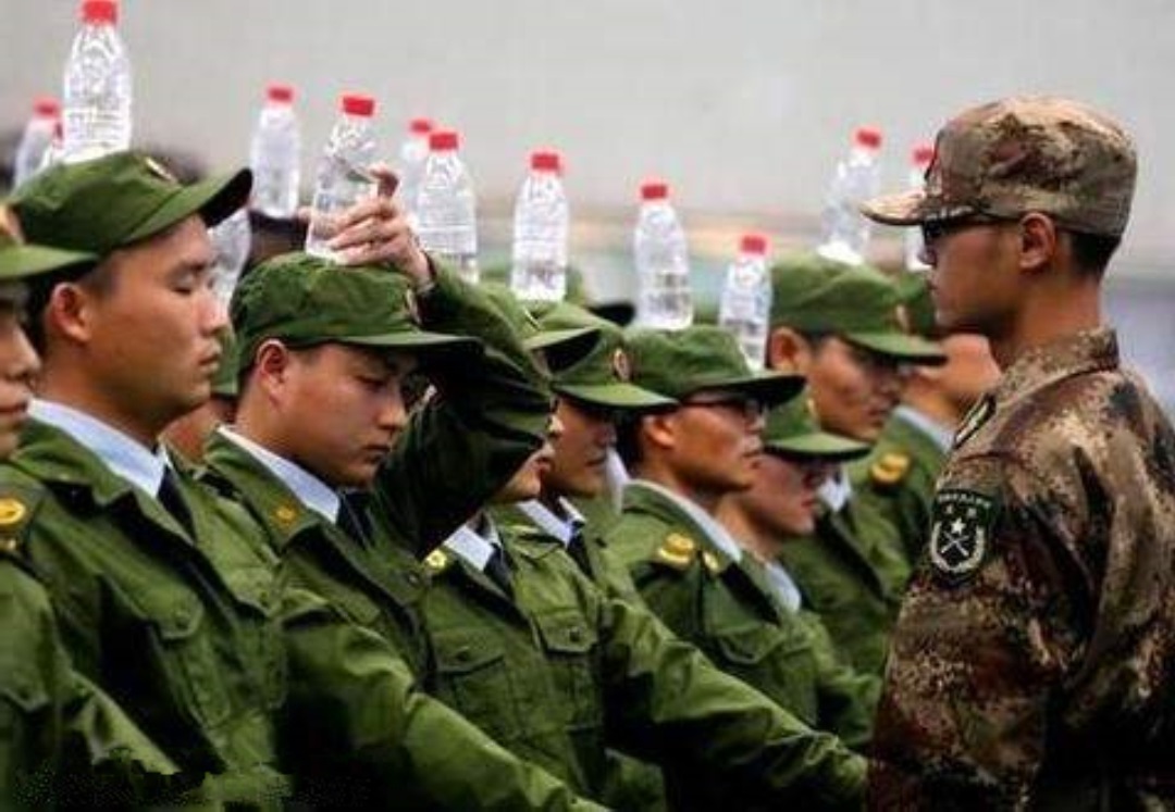 军训特辑军训小技巧新生必看,军训前怎么锻炼才能让军训不累
