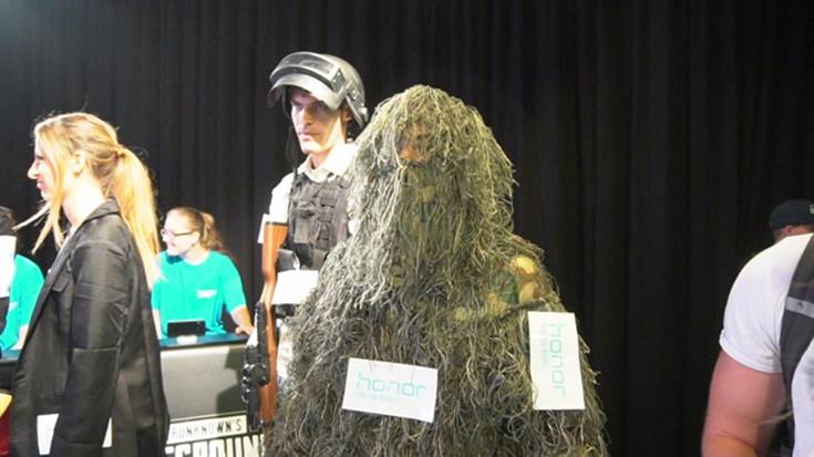 荣耀play活力版开箱,荣耀play活力版打游戏