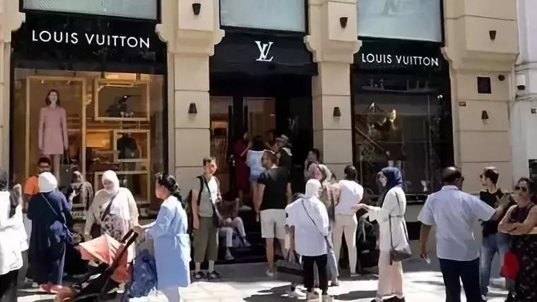 几千块钱的香奈儿包包,4万块香奈儿包