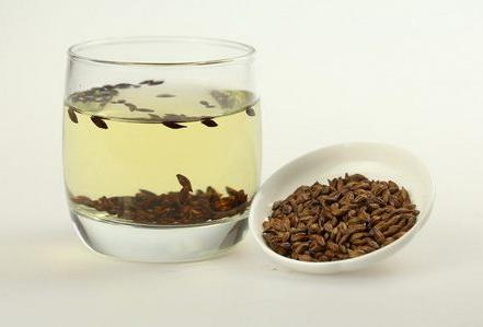 哺乳期妈妈避免吃哪些食物,哺乳期妈妈要尽量少吃这4种食物