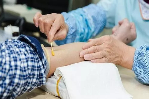 过敏性鼻炎一个月后治疗来得及吗,过敏性鼻炎疗程