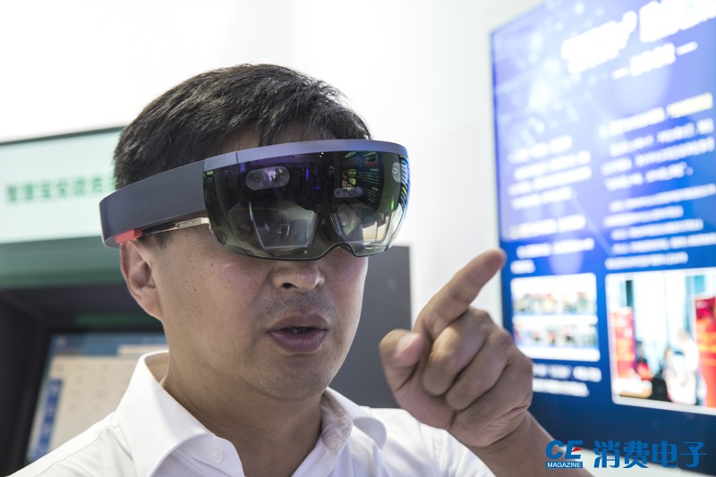 大牌云集！微软全息眼镜、索尼/爱普生智能手表，机器人都来了~