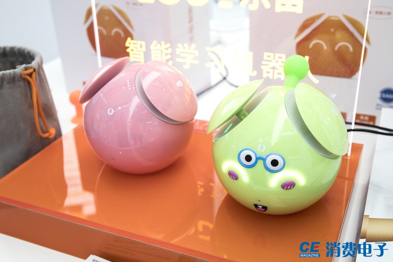 大牌云集！微软全息眼镜、索尼/爱普生智能手表，机器人都来了~