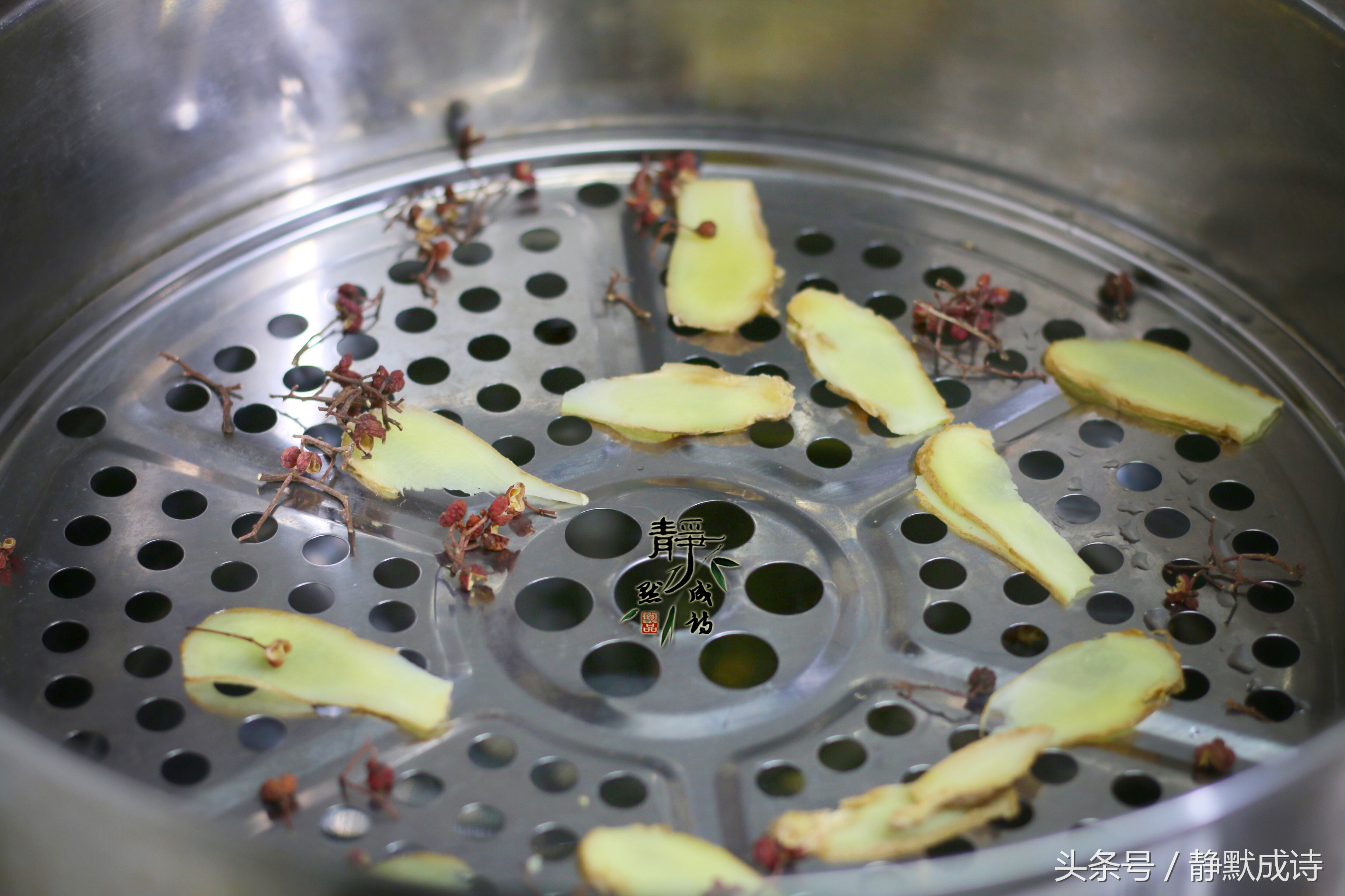 蒸熟的螃蟹冰冻后再蒸要多久,螃蟹在电饭煲里面蒸要蒸多长时间