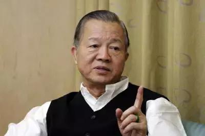 做人要沉稳不要说人坏话,做人不要听别人的闲话要做好自己