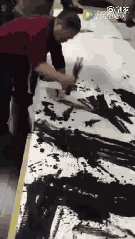 在水里用圆珠笔写字,在水里面写字