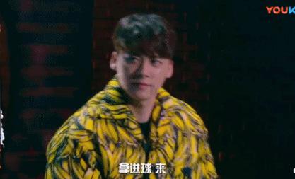 为什么李易峰话题度那么高,李易峰和粉丝相爱相杀的瞬间