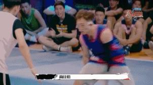 为什么李易峰话题度那么高,李易峰和粉丝相爱相杀的瞬间