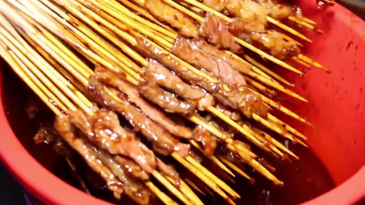 路边烧烤摊怎么挣钱,夜市烧烤摊一年真实利润揭秘