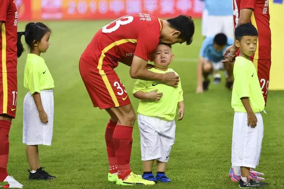 国足骂战升级这次被骂冤吗,国足踢球时被骂