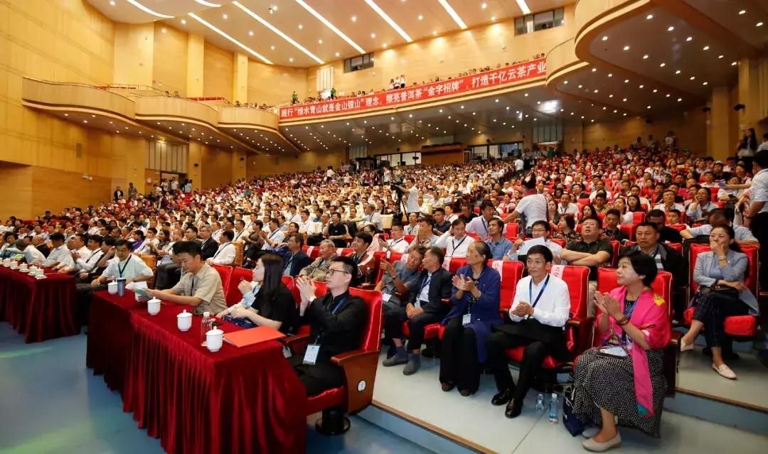 龙润茶技术总工卫宗成荣获“普洱茶传承工艺大师”称号