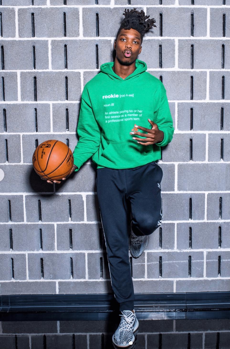 kanyewest,kanyewest上脚耐克回到未来