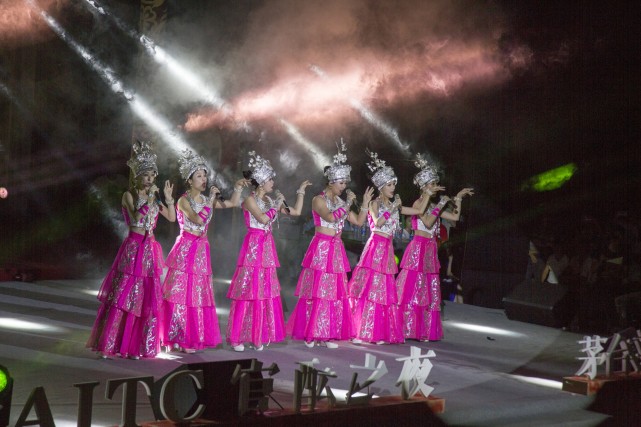 杨钰莹十大劲歌演唱,杨钰莹被誉为歌坛玉女和甜歌皇后