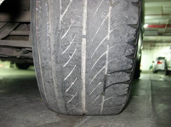 汽车吃胎维修,汽车吃胎修复