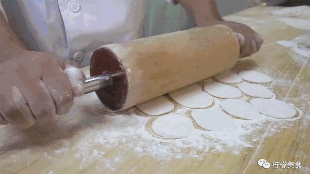 包子捏18个褶慢动作,捏包子的10种方法