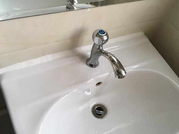 卫生间玻璃胶发霉发黑清洁小妙招,卫生间防止发霉的玻璃胶