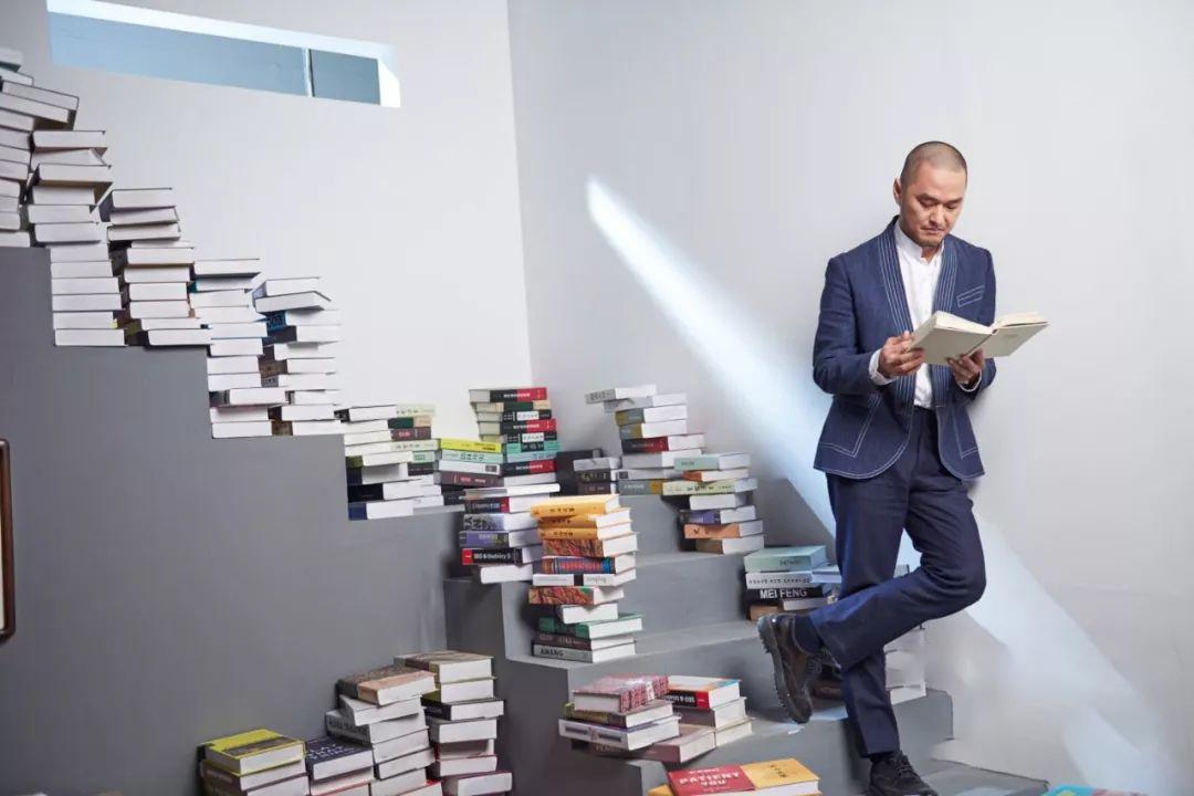 冯唐幼时第一本书,竟是泡妞秘籍,他如今上《奇葩说》被炮轰!