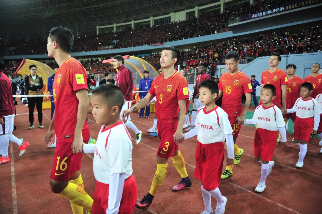 25名赴英国曼城学习的中国足球少年，后来怎么样了？