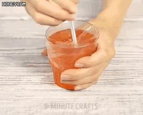 马桶堵了用保鲜膜怎么快速疏通,马桶堵了怎么用保鲜膜解决