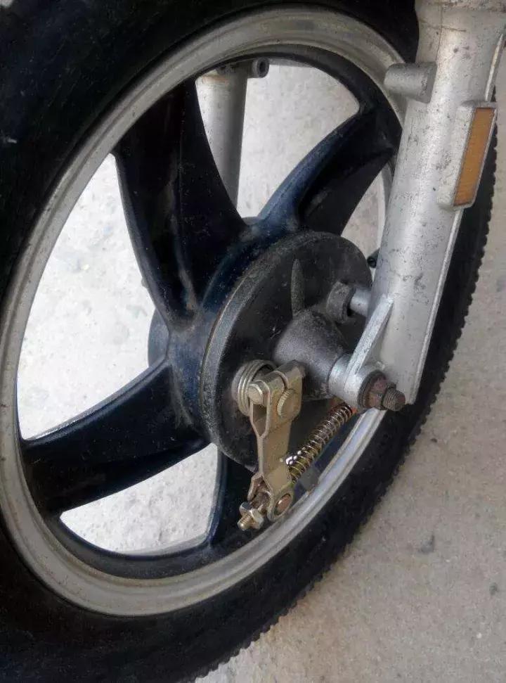 雅迪电动车骑行中断电是怎么回事,骑行中电动车突然断电是因为什么