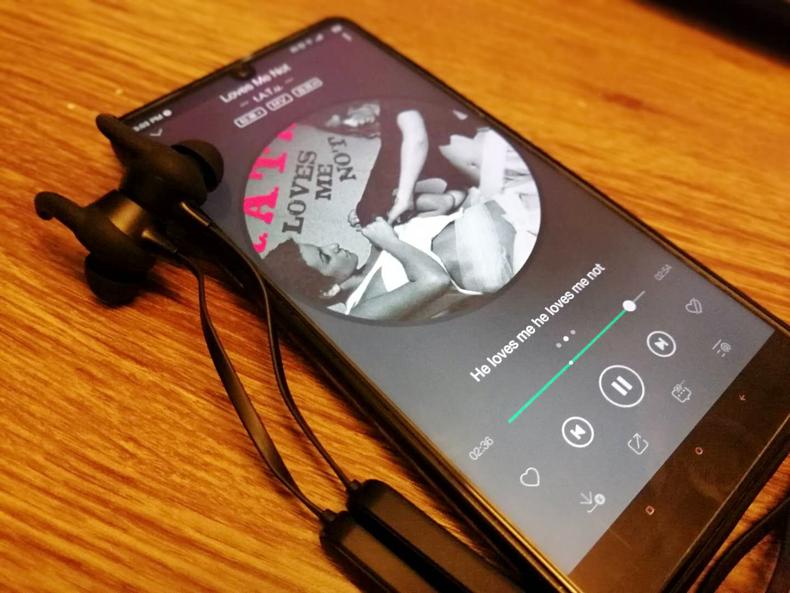 jeet和akg耳机哪个音质好,索尼和akg哪个耳机好