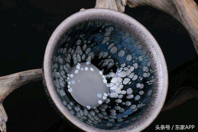 陶瓷表面的釉如何形成,陶瓷蓝黑裂纹是什么釉