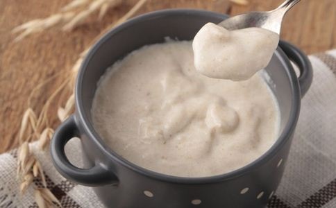 婴儿辅食米粉用多少温度的水合适,宝宝第一口辅食先吃水果还是米粉