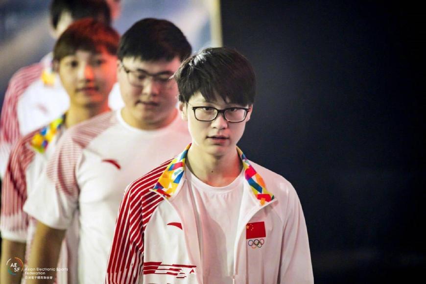 解说英雄联盟十周年表演赛,雨童解说英雄联盟