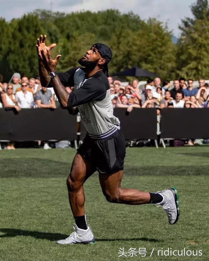 詹姆斯在车上玩说唱,詹姆斯说唱视频