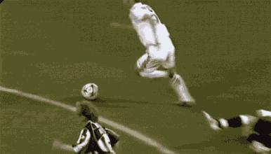 足球技巧马赛回旋,齐达内的马赛回旋大罗的钟摆过人