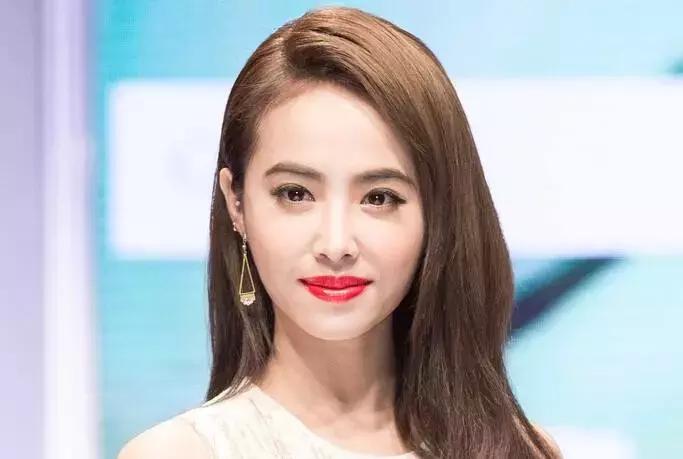 除了发量,最暴露年龄的可能是这两道纹