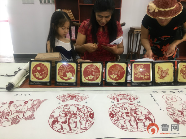 青岛西海岸新区义务工作者联合会海青镇服务站成立暨壹知文化社区书屋公益项目签约仪式圆满成功