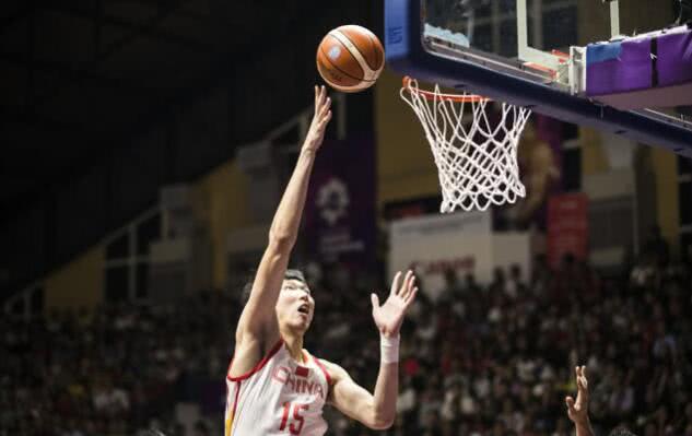 周琦出战22分钟完成暴扣,周琦逆天封盖