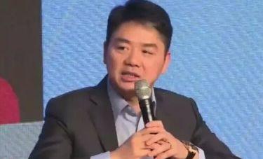 章泽天晒照自称18岁太自信,章泽天与刘强东刚认识的照片