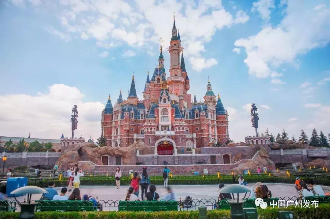 黄山迪士尼门票多少钱,上海迪士尼和黄山哪个好玩