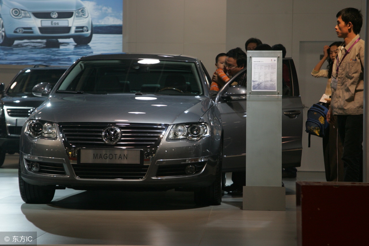 13年迈腾1.8t豪华版现在值得买吗,17年迈腾1.8t豪华版二手车多少钱