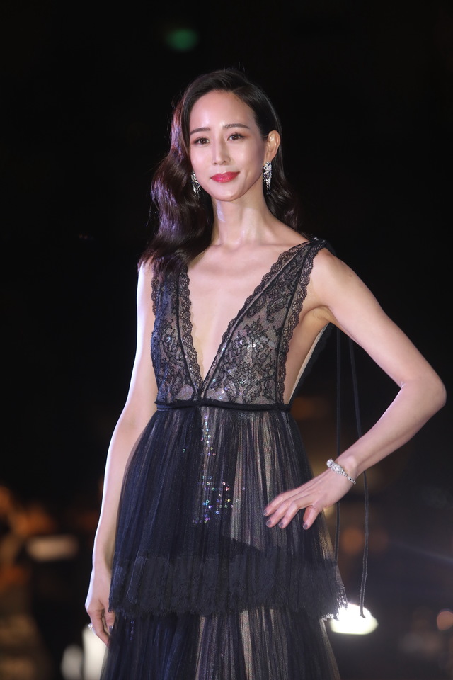 c罗前任同台争艳,c罗新欢身材傲人