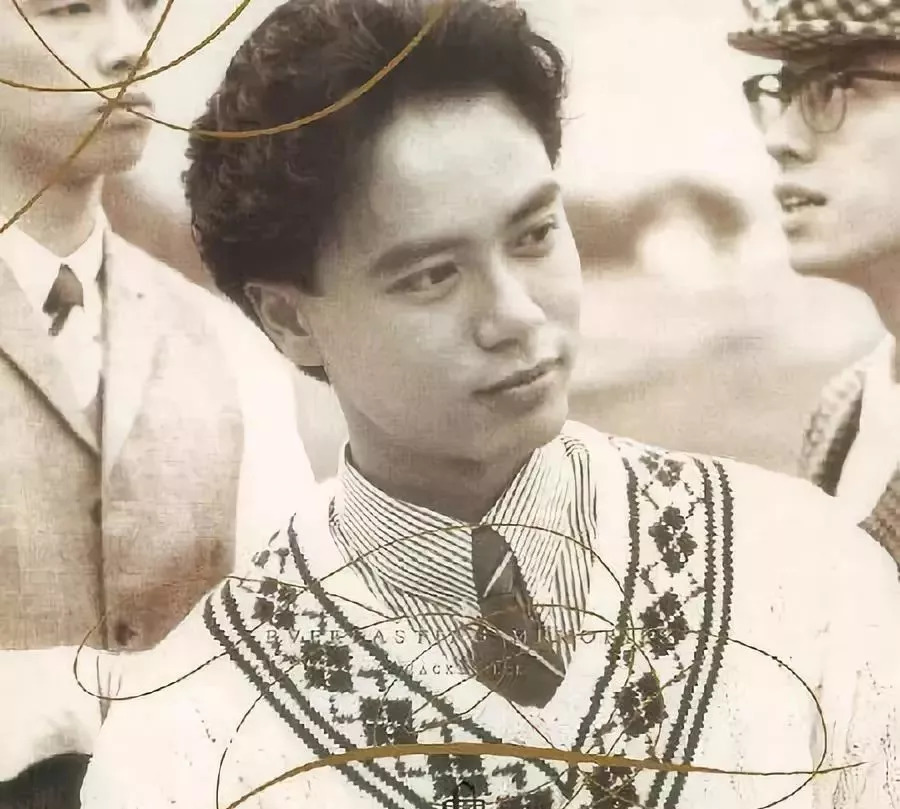 51岁歌神近照：唱过无数情歌的男人，早已胡子花白