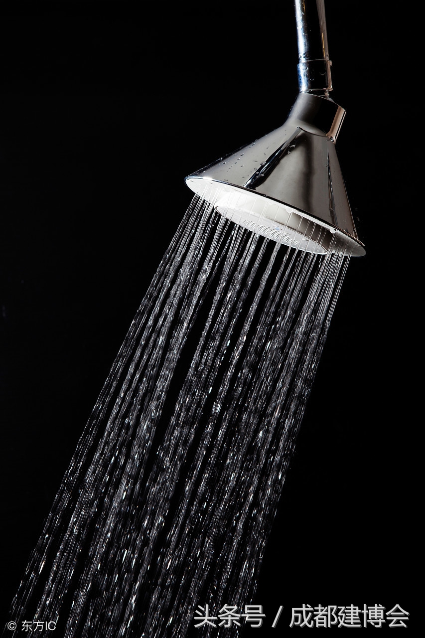 家里花洒总是突然自己往外流水,淋浴花洒关掉很久以后突然滴水