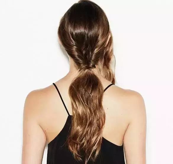 低马尾的发型怎么扎好看,发型教程低马尾简单漂亮