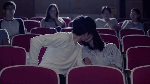 女生求爱的信号,女生向男生发出的表白信号