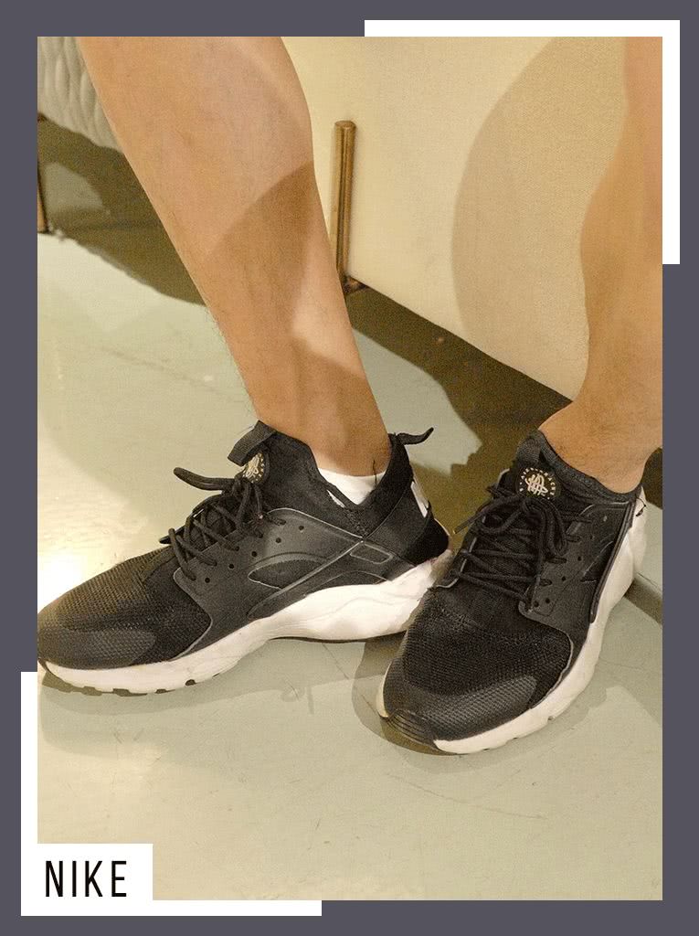 看完员工的鞋子，我哇地一声哭出来