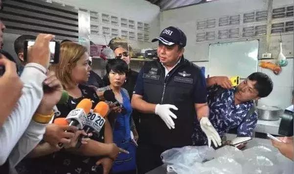 国外免税店专坑中国人：反正他们人傻钱多，太好骗！