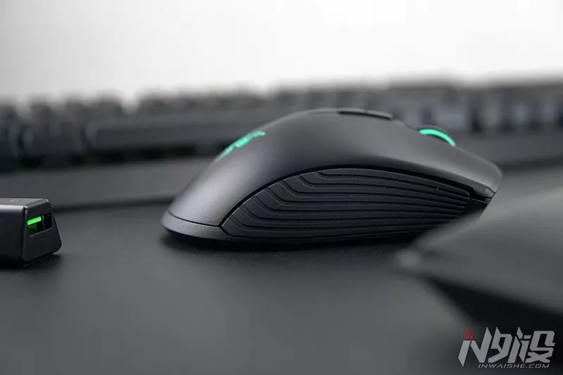 雷蛇曼巴眼镜蛇无线版用什么微动,雷蛇曼巴眼镜蛇无线版鼠标掉帧