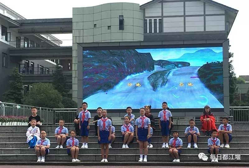 九月，我们开学啦！把天府故事读给世界听……