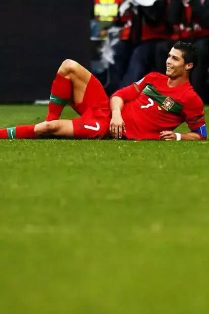 致敬c罗过去的那些年,c罗不需要年轻现在的他依然锋芒